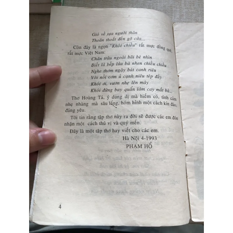 Cái sân chơi biết đi-Thơ Hoàng Tá 971360