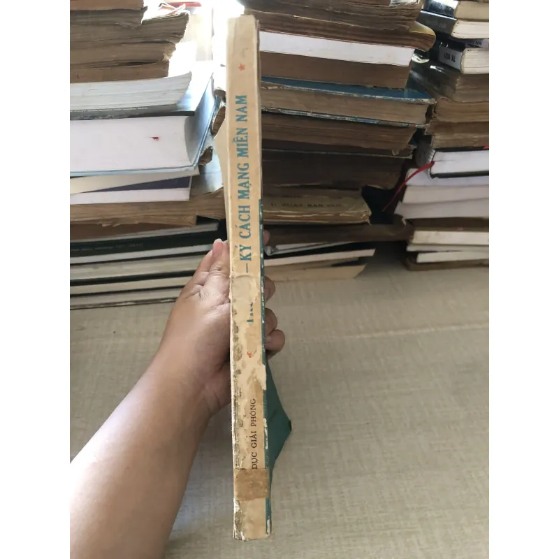 Truyện kỳ Cách Mạng Miền Nam 972136