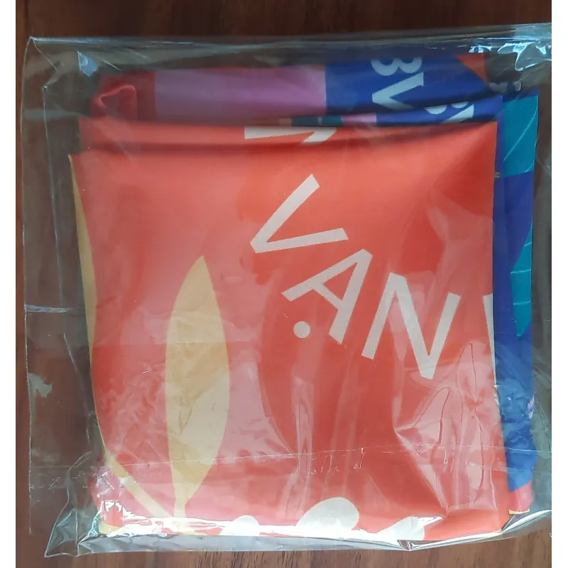 Khăn choàng MBV đi biển thổ cẩm nữ 1026781