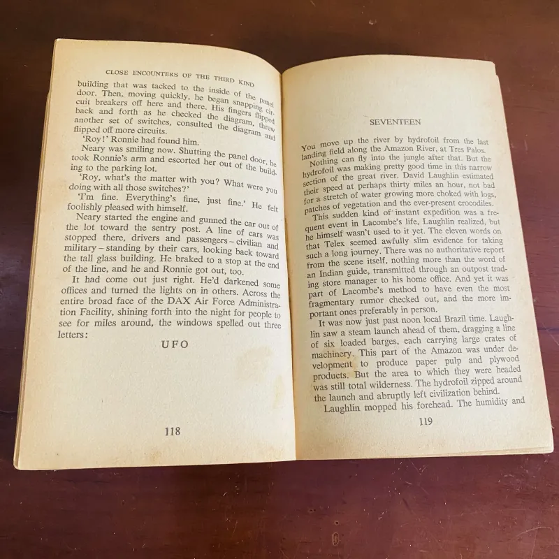 Close encounters of the third kind (1978)  990039