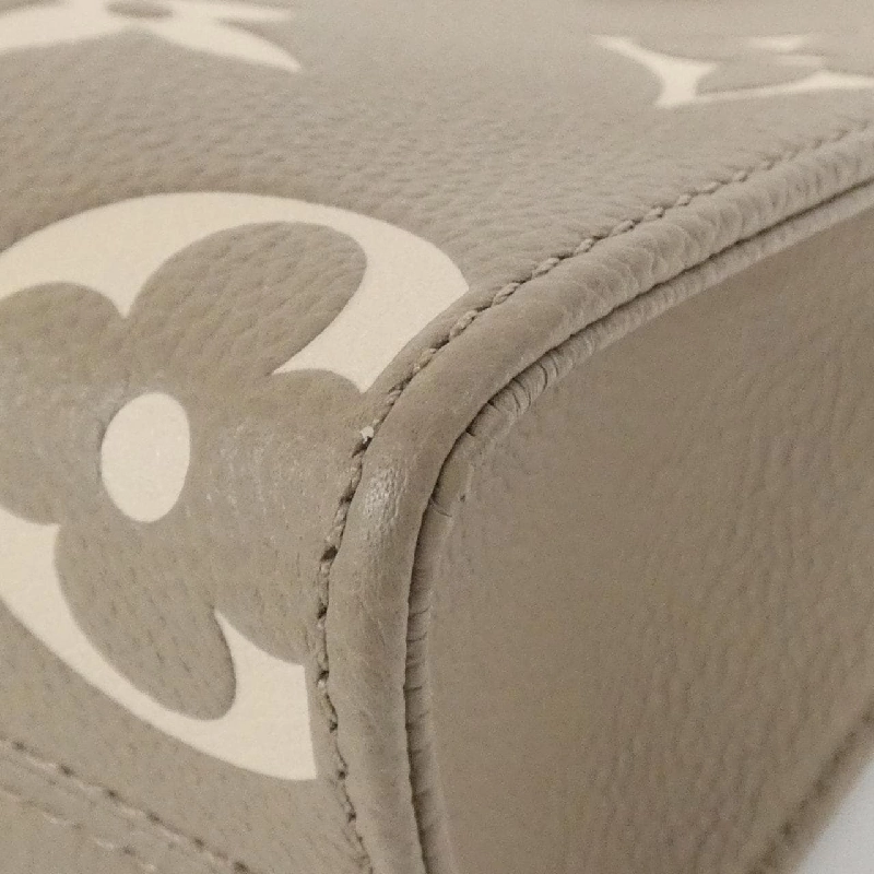 Túi Louis Vuitton Monogram Bicolor OnTheGo BB M47054 616384