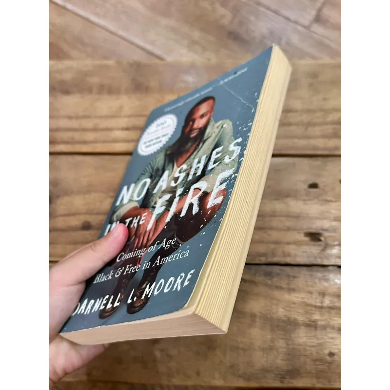 No Ashes in the Fire: Coming of Age Black and Free in America - Darnell L. Moore 734773