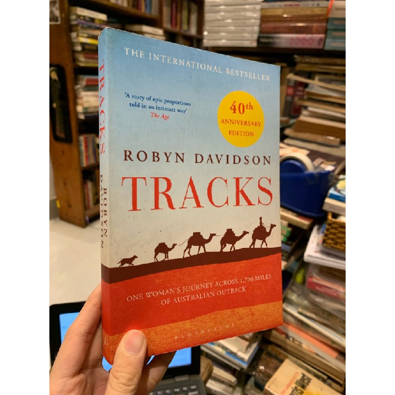 TRACKS: ONE WOMAN'S JOURNEY ACROSS 1,700 MILES OF AUSTRALIAN OUTBACK - Robyn Davidson 187895