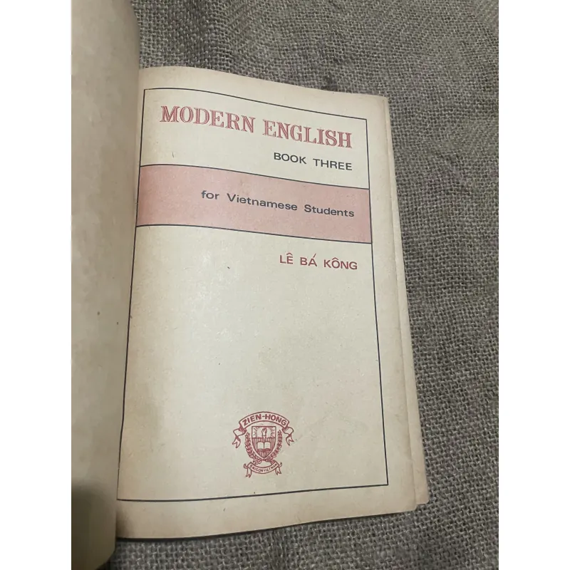 MODERN ENGLISH BOOK THREE for Vietnamese Students LÊ BÁ KÔNG 747348