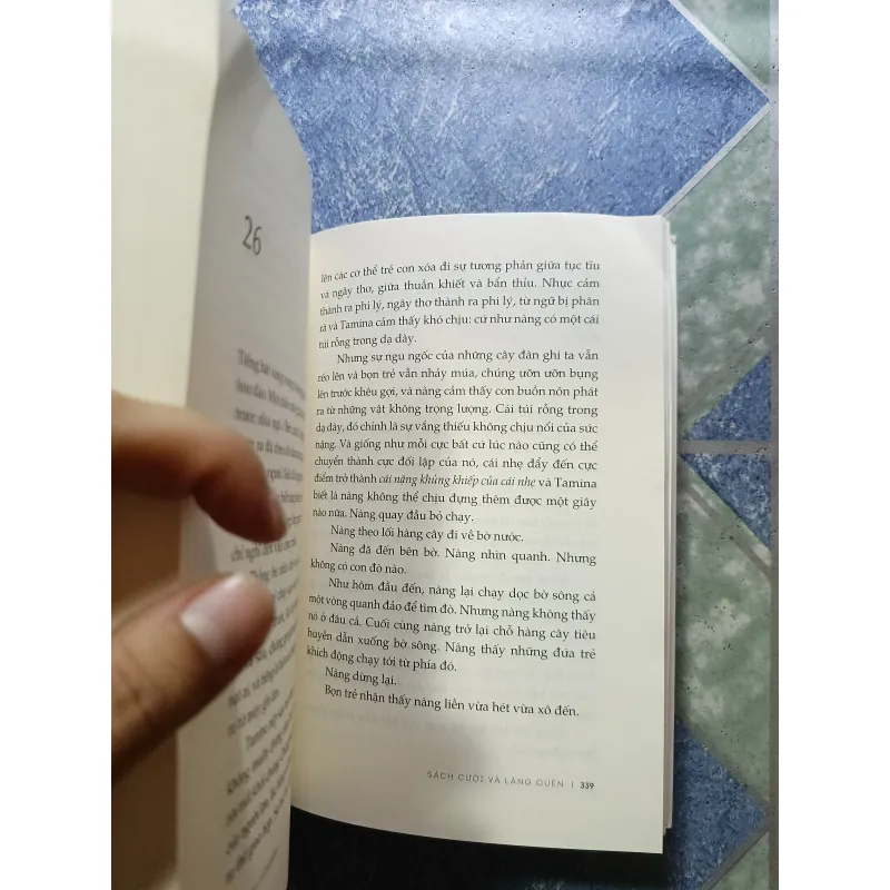 Sách cười và lãng quên - Milan Kundera 1005285