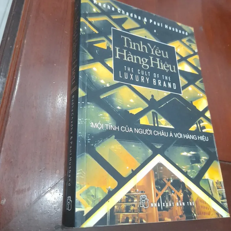 Radha Chadha & Paul Husband - TÌNH YÊU HÀNG HIỆU, mối tình của người Châu Á 573455
