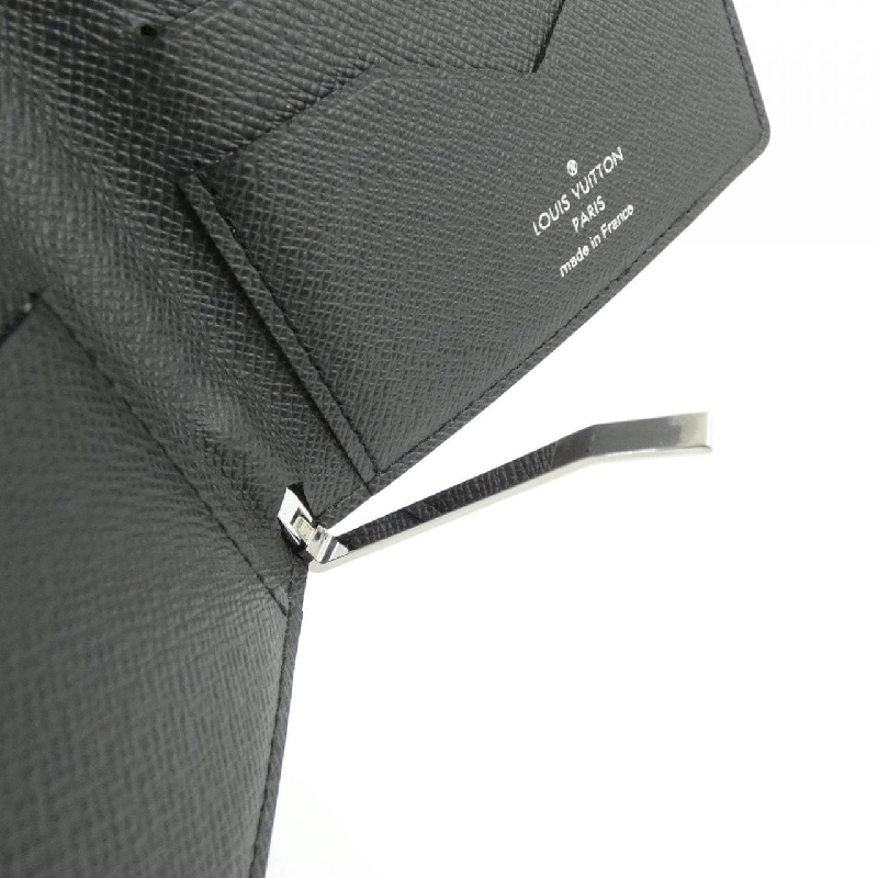 Ví tiền Louis Vuitton Taiga M62978 620506