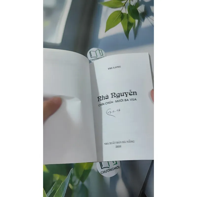 Nhà Nguyễn Chín Chúa Mười Ba Vua - Thi Long 970255