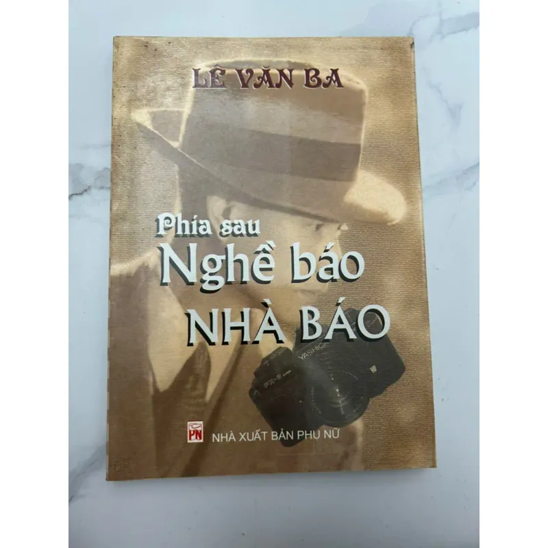 Phía sau Nghề báo Nhà báo	Lê Văn Ba 659159