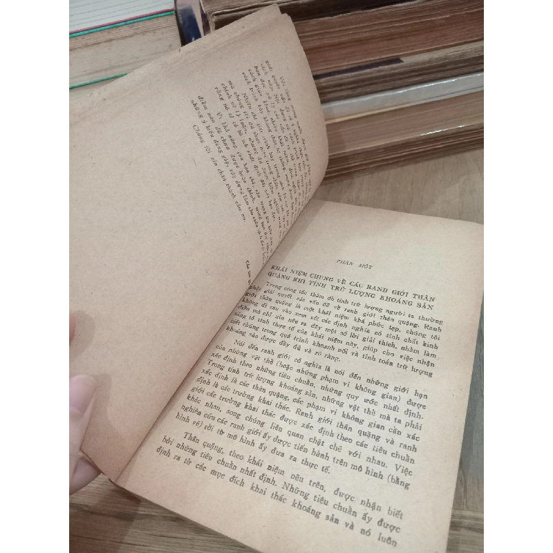 Phương pháp khoanh nối ranh giới khi tính trữ lượng khoáng sản rắn - Trần Thế Minh, Đặng Trần Bảng 786515