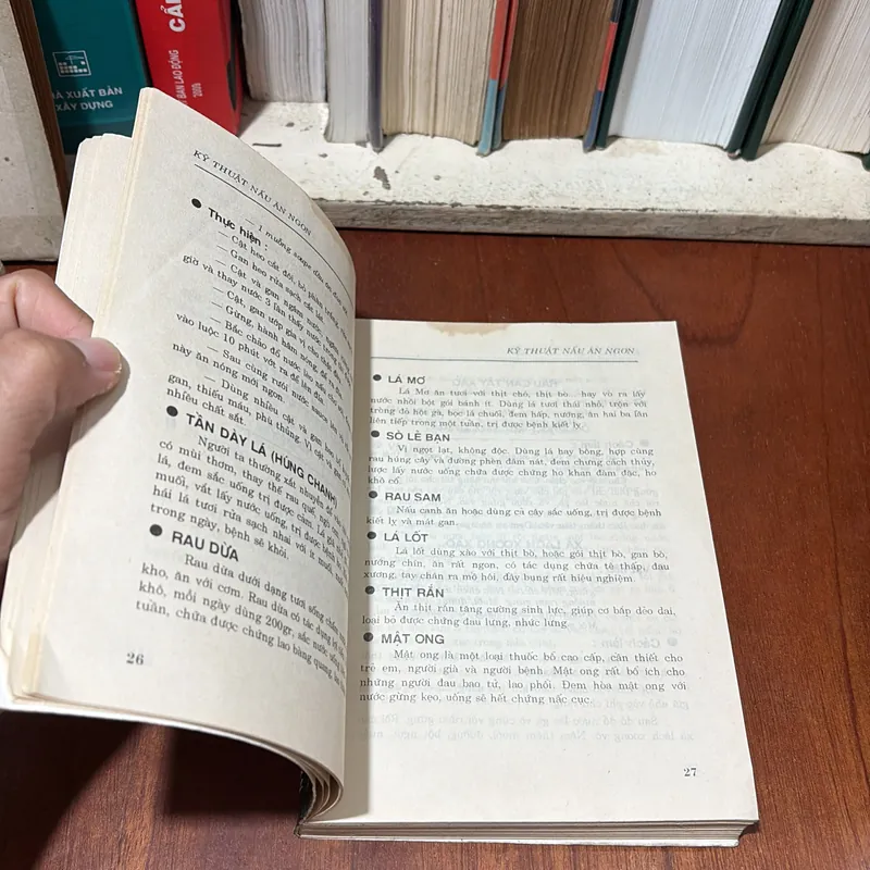 II Sách Nấu Ăn: Nấu Ăn Rau Quả _ Món Ăn Thầy Thuốc - Thu Minh - 1996 722502
