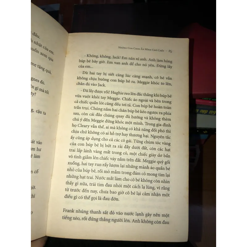 Những con chim ẩn mình chờ chết - Colleen McCullough 993670