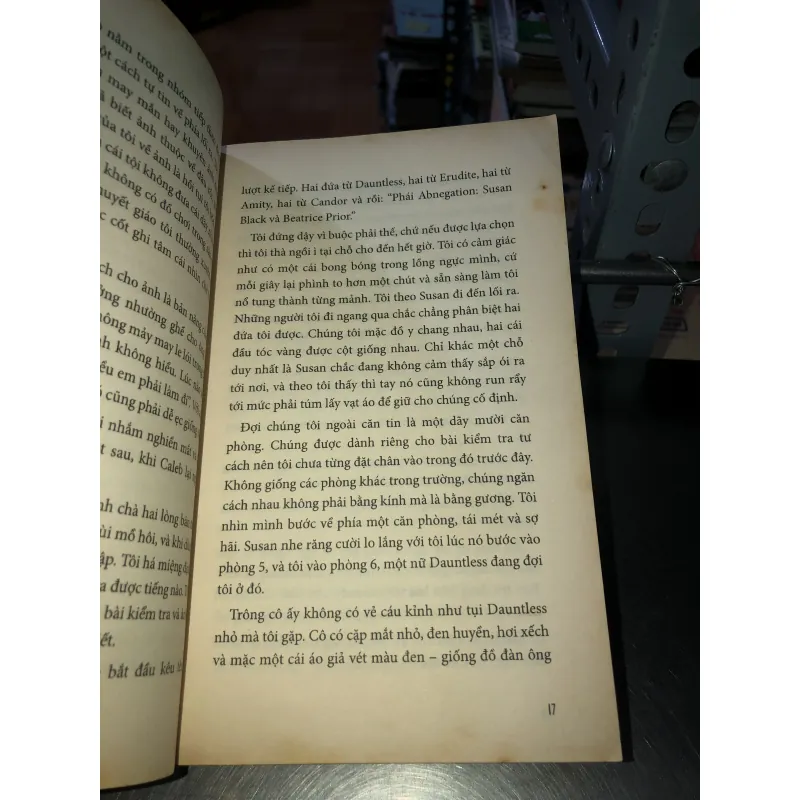 Divergent những kẻ bất khả trị - Veronica Roth 993044