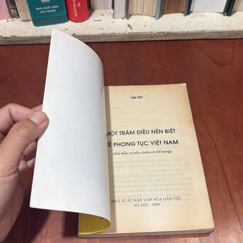 II Tựa Sách: Một Trăm Điều Nên Biết Về Phong Tục Việt Nam - Tân Việt - 2000 746646