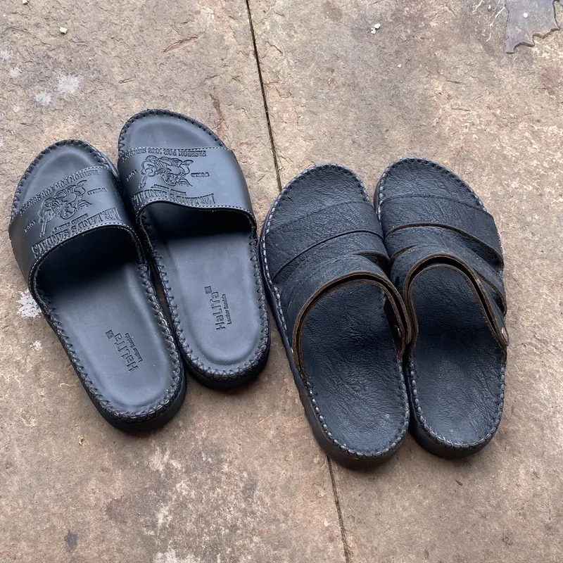 Combo 2 đôi dép da còn mới chưa dùng 605051