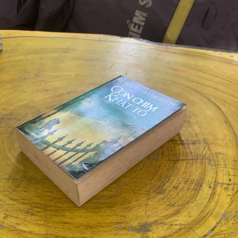 CON CHIM KHÁT TỔ - ROBERT GALBRAITH  1037660
