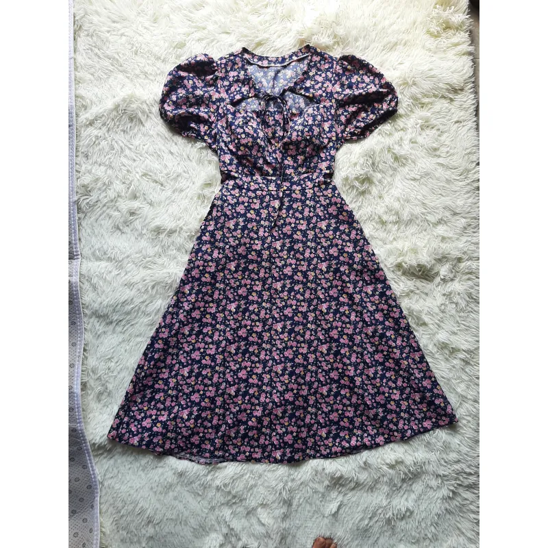 Đầm hoa nhí tay ngắn, kiểu dáng chữ A size S,M chưa qua sử dụng 934724