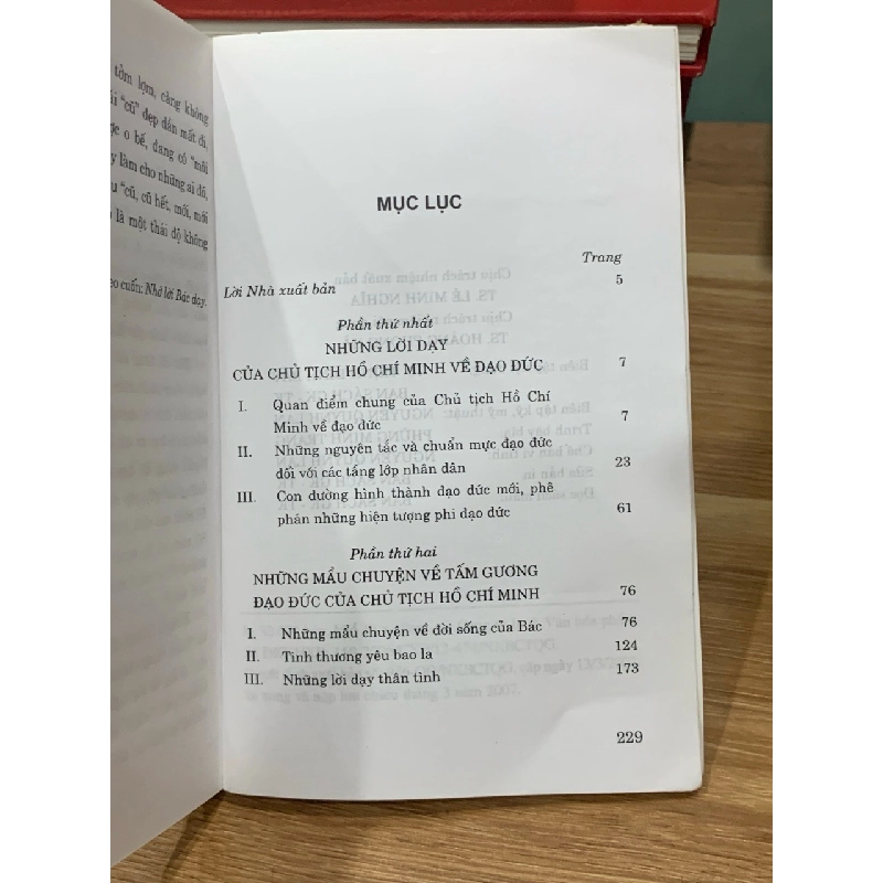 Một số lời giải và mẫu chuyện về tấm gương đạo đức của Chủ tịch HCM-NXB Chính Trị quốc gia 728864
