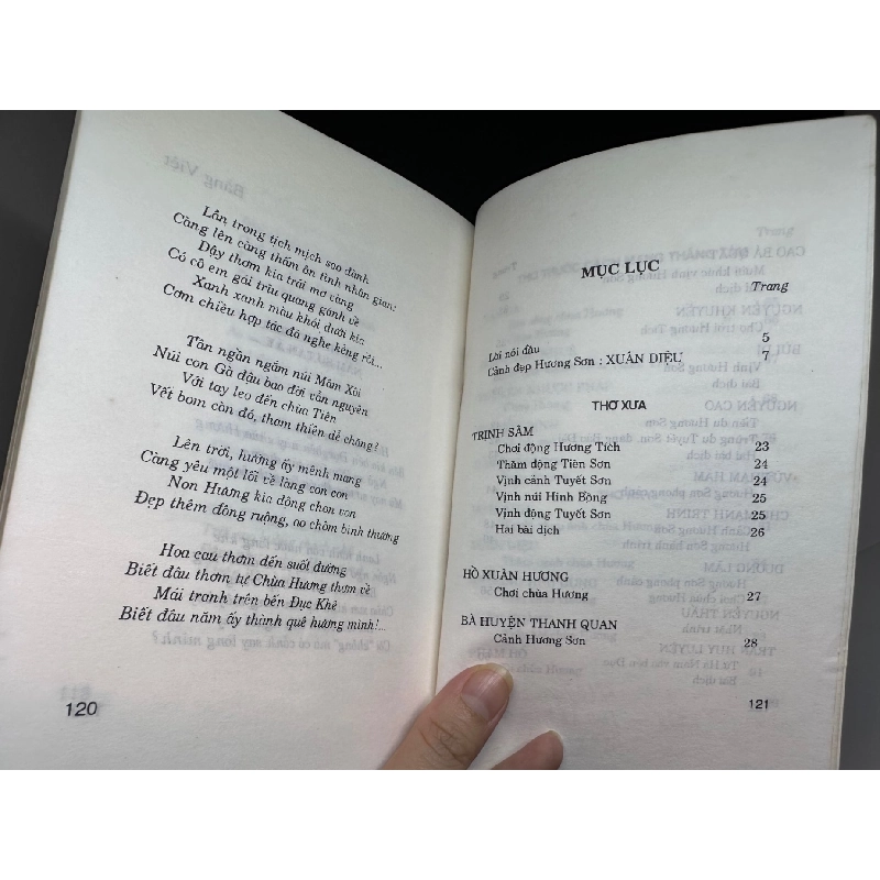 Chùa Hương - Tập thơ, 1999, mới 80% (có ghi chữ trang đầu) SBM1101 912959