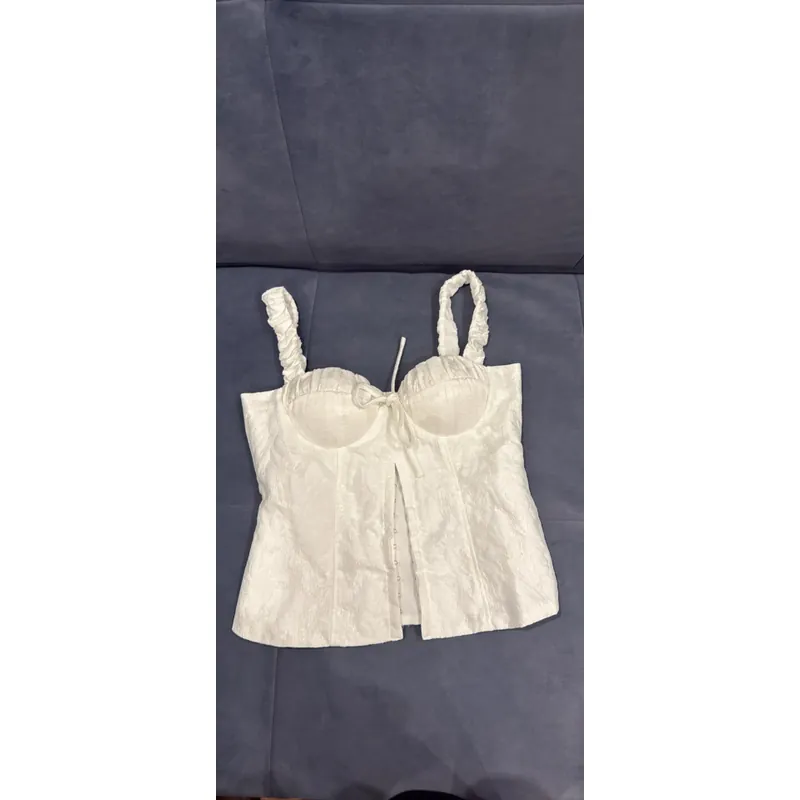 Áo croptop trắng kem có thêu ren tay và gấu 606398