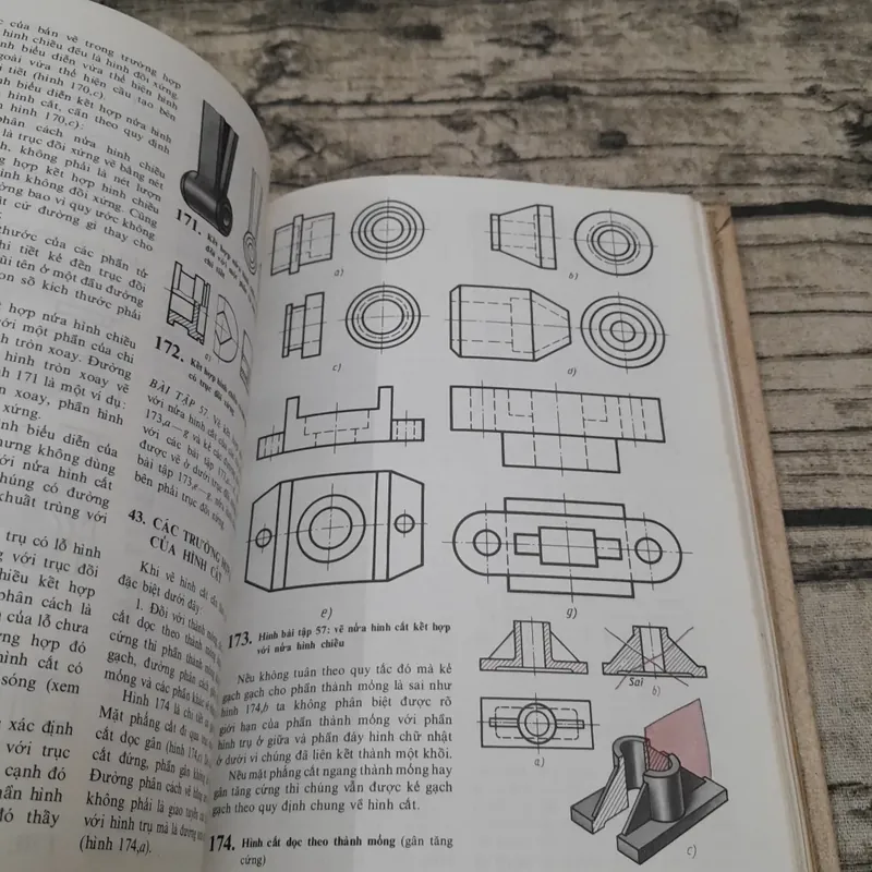 Vẽ Kỹ Thuật. Dịch từ tiếng Nga. Tác giả I.X.Vusneponski 726599