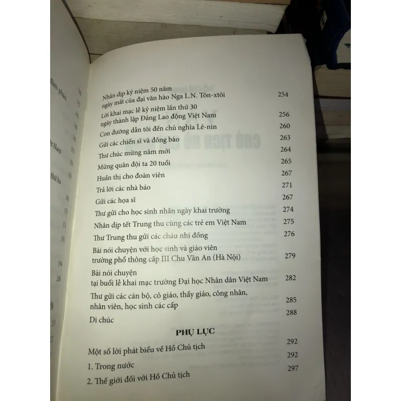 Văn chủ tịch Hồ Chí Minh  999463