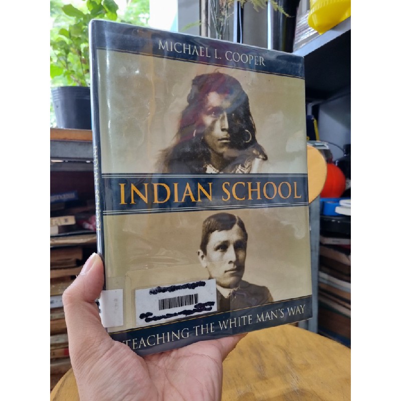 INDIAN SCHOOL : TECHING THE WHITE MAN'S WAY - Michael L. Cooper 135569