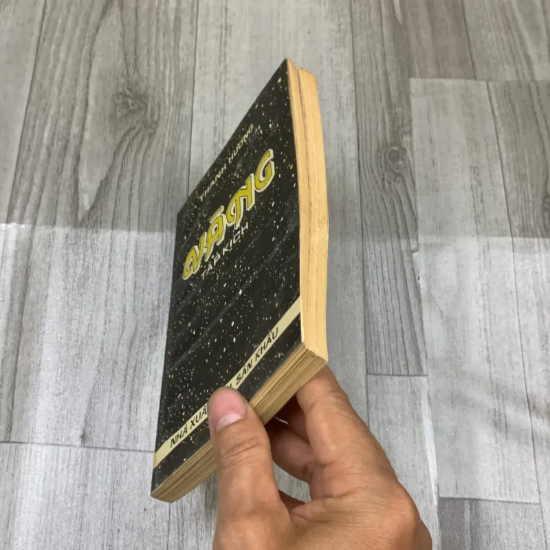 Vàng. Tập kịch - thanh hương. Có chữ ký tặng. 3b2 1040649
