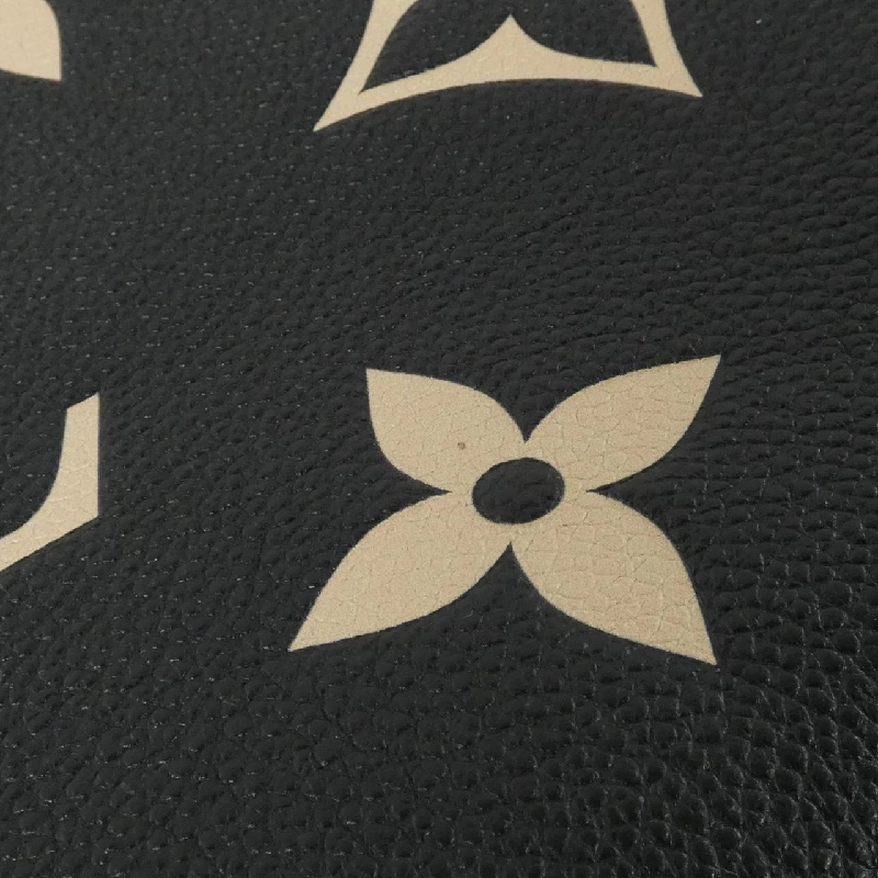 Túi Louis Vuitton Monogram Bicolor Montaigne BB M45778 615923