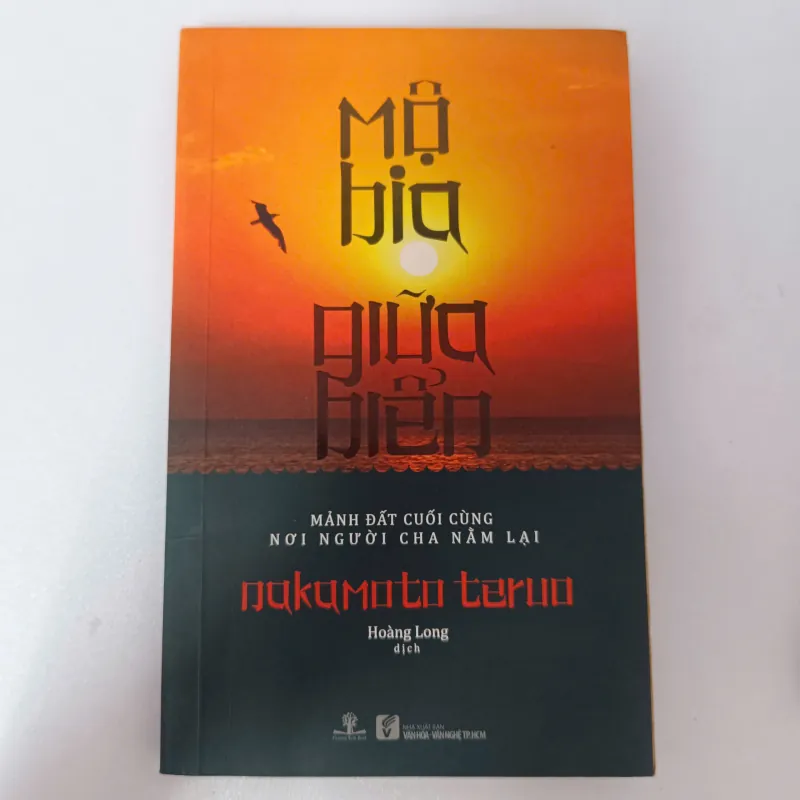 Mộ bia giữa biển - Nakamoto Teruo 760396