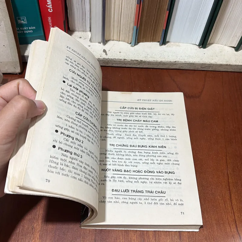 II Sách Nấu Ăn: Nấu Ăn Rau Quả _ Món Ăn Thầy Thuốc - Thu Minh - 1996 722502