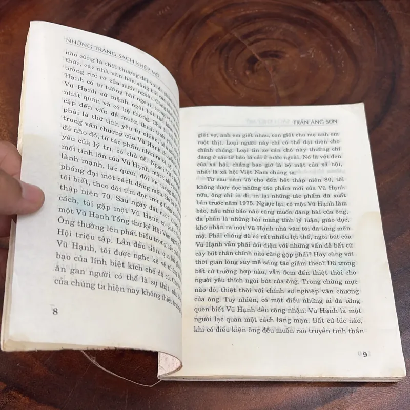 II Văn Học: Những Trang Sách Khép Mở (Quyển 2) - Trần Áng Sơn - 2002 999231