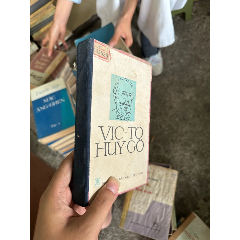 Vic-to Huy-gô 519102