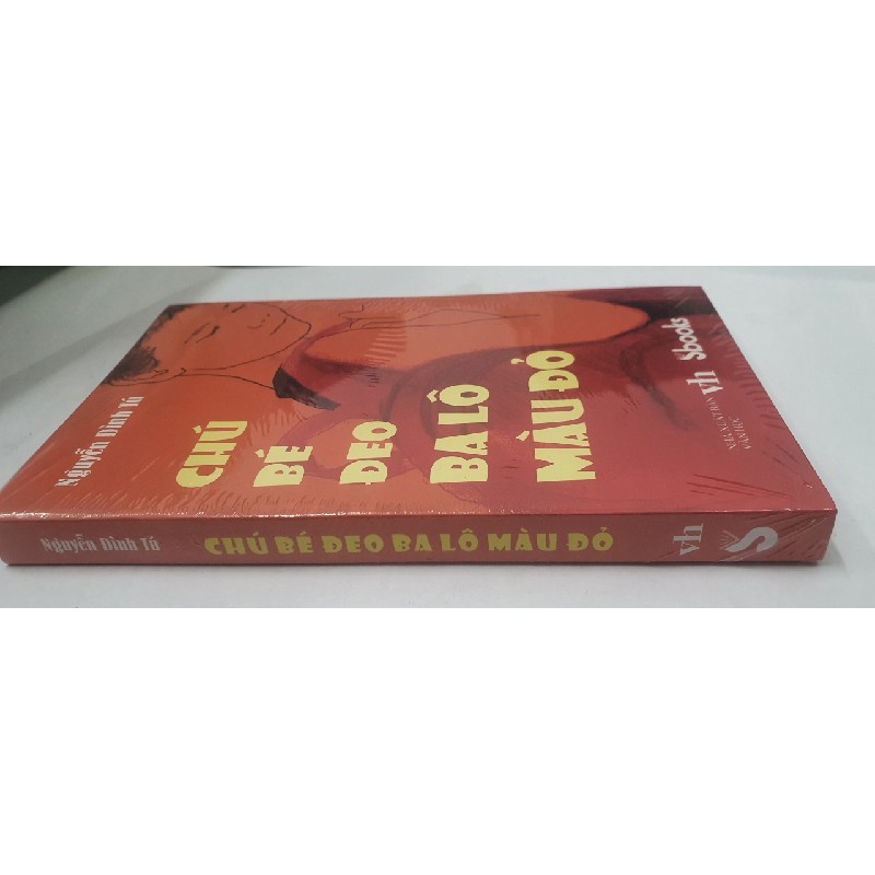 CHÚ BÉ ĐEO BALO MÀU ĐỎ 5798
