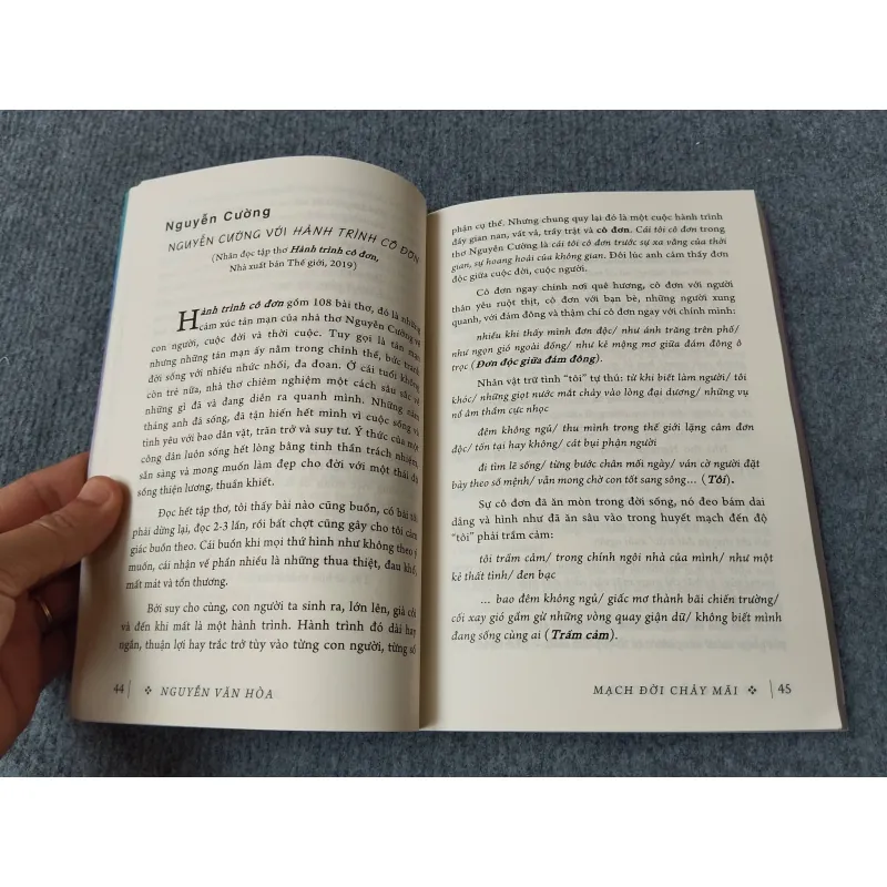 MẠCH ĐỜI CHẢY MÃI ( 36 KHÚC ĐÒ ĐƯA THƠ VÀ VĂN XUÔI) 729277