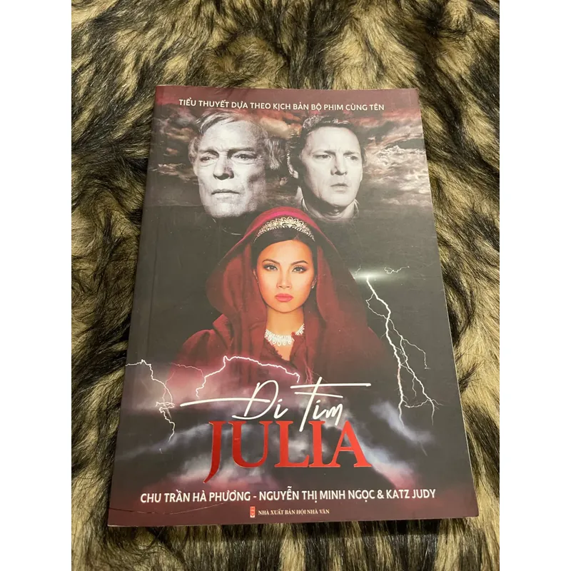 Đi tìm JULIA 594206