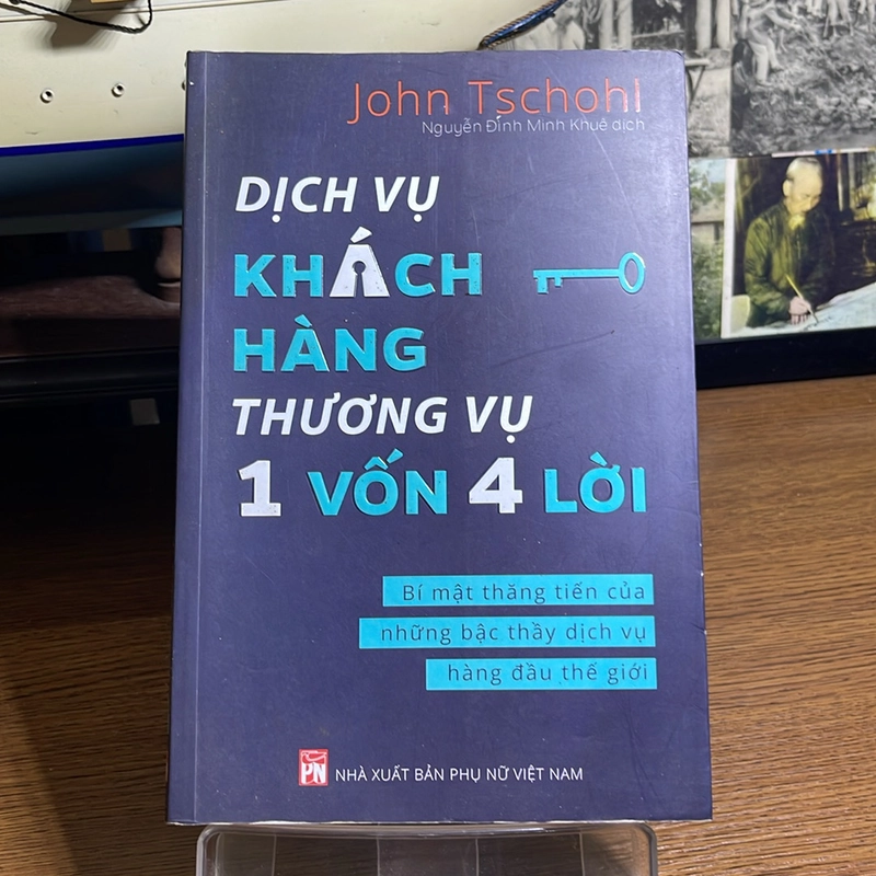 Dịch vụ khách hàng thương vụ 1 vốn 4 lời John Tschohl 502531