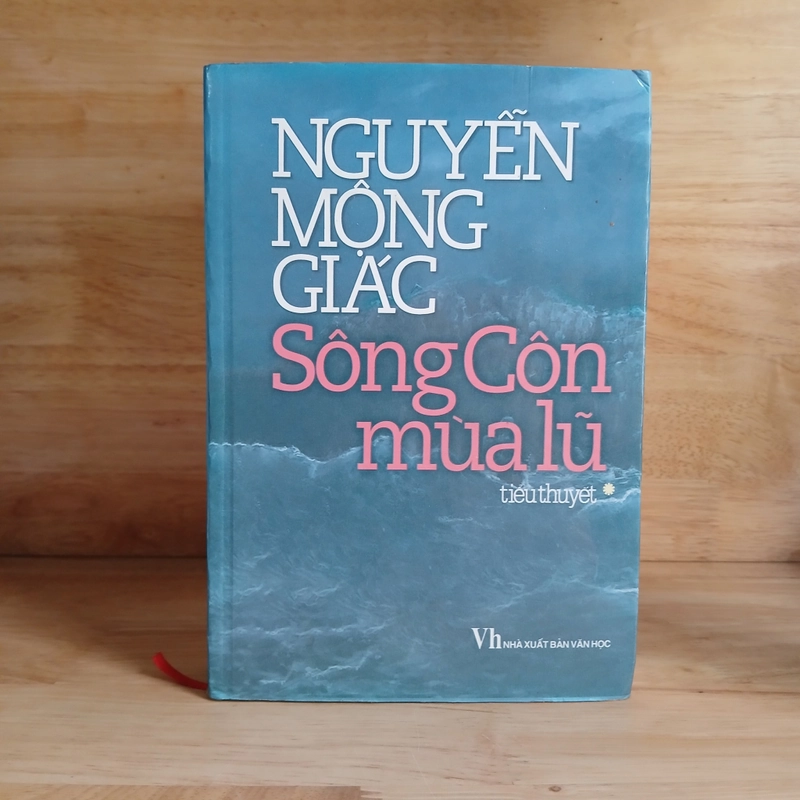 Tiểu Thuyết Sông Côn Mùa Lũ (Bộ 3 Tập)
- Nguyễn Mộng Giác 196000