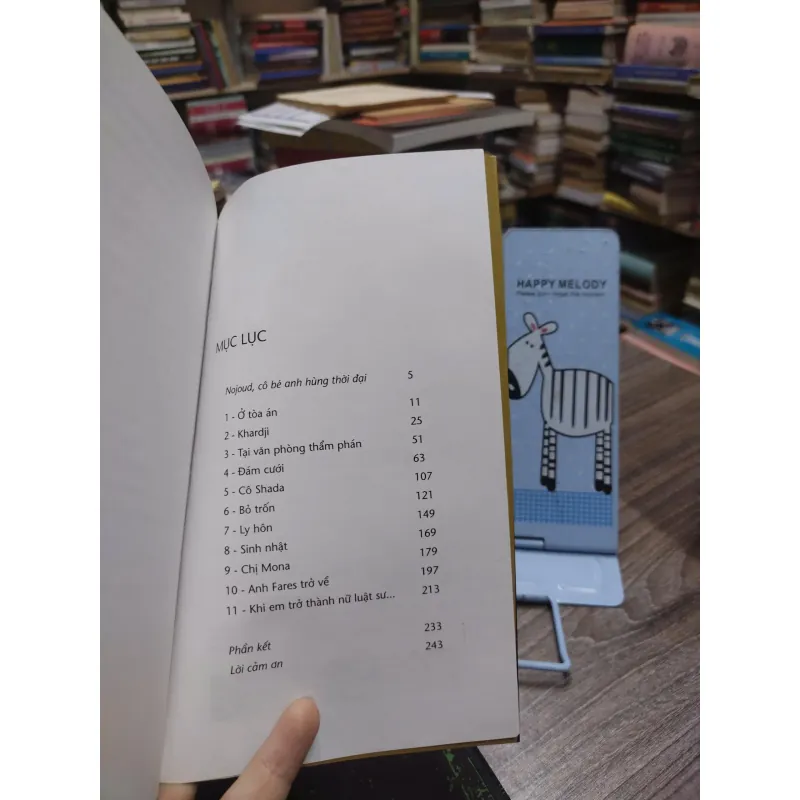 Sách: Bé gái Yemen và vụ ly dị lịch sử - Tác giả: Nojoud Ali và Delpjine Minoui (A2) 607427
