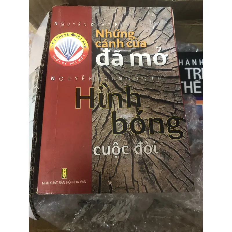 nhung cánh cửa đã mở và hình bóng cuộc đời( 2 tác phẩm 935105