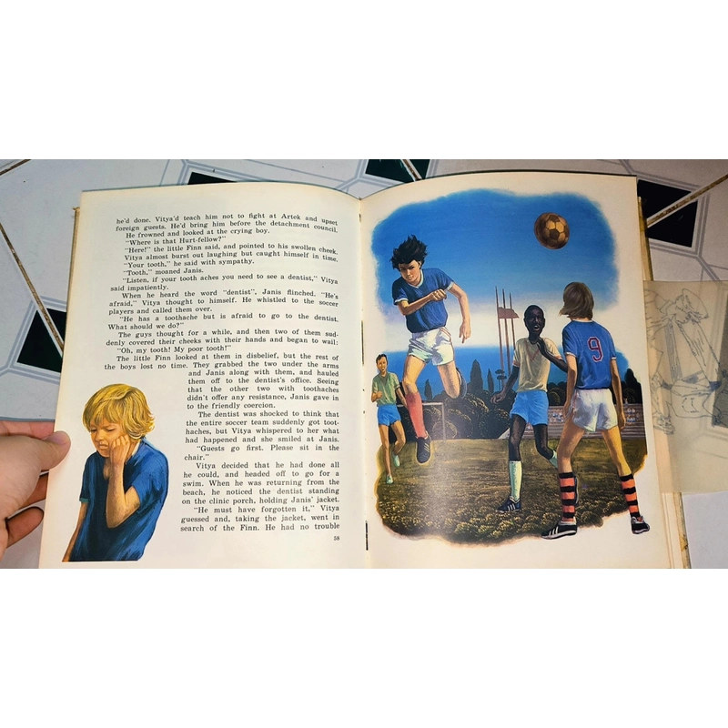 Sách vintage - THE SEASIDE "CHIDLREN'S REPUBLIC" - Vasily Golyshkin (Moscow, 1985) 470377