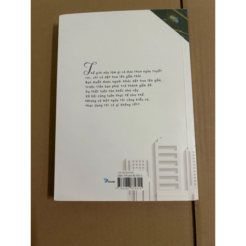 Sống thực tế giữa đời thực dụng 473921