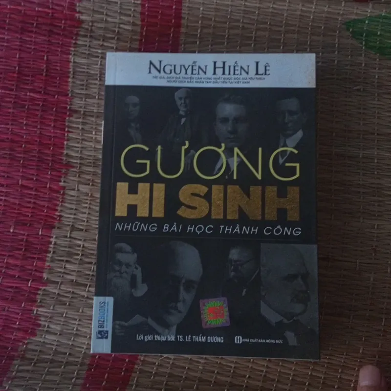 Gương Hy Sinh-Nguyễn Hiền Lê 966380