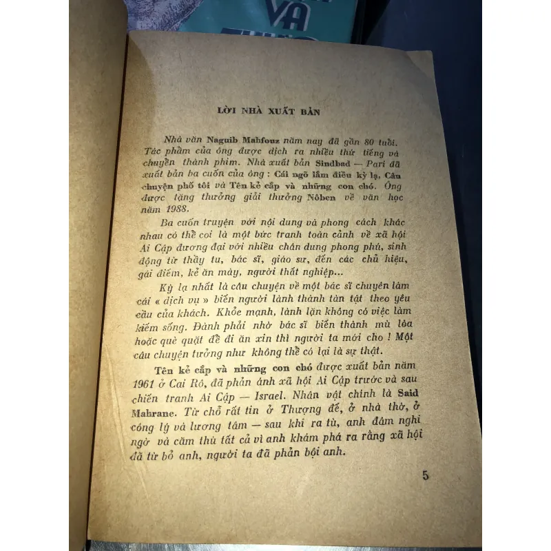 Tên kẻ cắp và những con chó - Naguib Mahfouz 797800