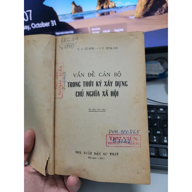 Vấn đề cán bộ trong thời kỳ xây dựng chủ nghĩa xã hội  615598