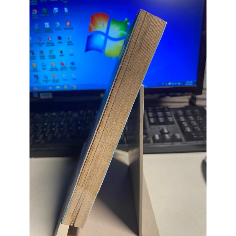 Bồ câu chung mái vòm- Dương Thụy -NXB Trẻ 2015- Sách lưu kho chưa sử dụng, giấy xốp, có ố 405874