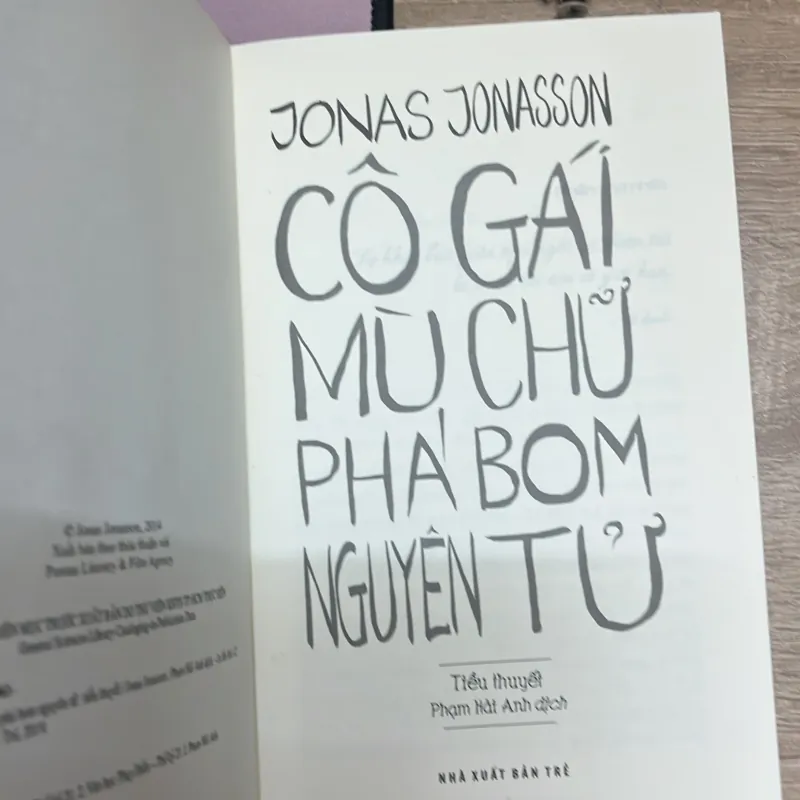 Cô gái mù chữ hái bom nguyên tử 976413