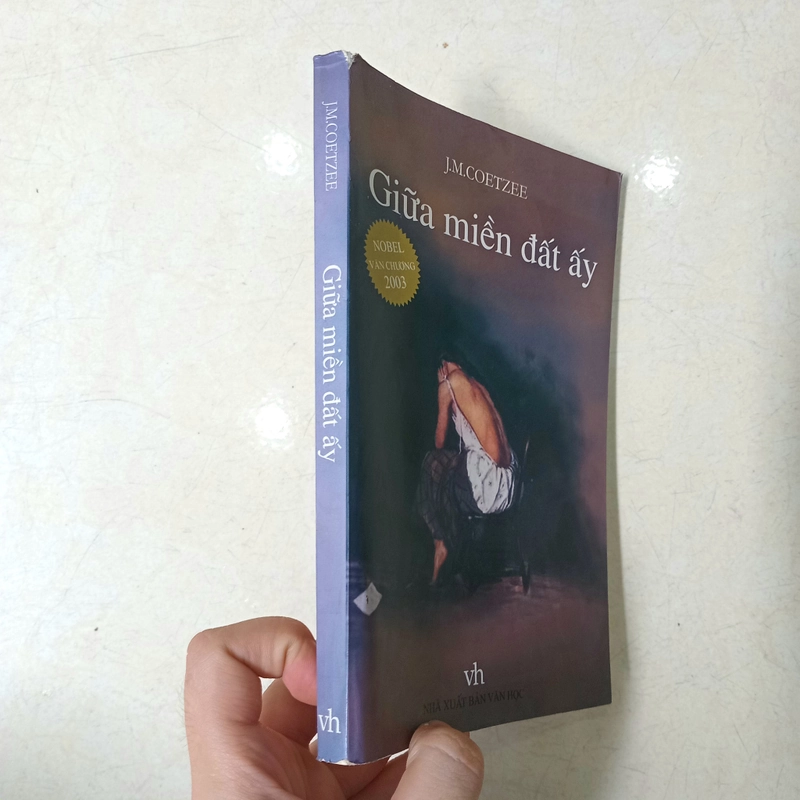Giữa miền đất ấy 📚 521385