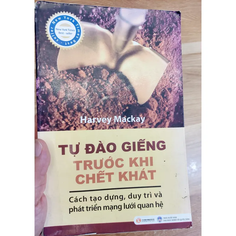Tự đào giếng trước khi chết khát 597861