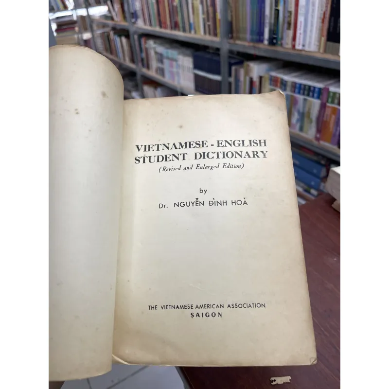 VIETNAMESE ENGLISH STUDENT’S DICTIONARY - NGUYỄN ĐÌNH HOÀ  970604